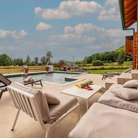 Log Valley - Private With Pool Gospic